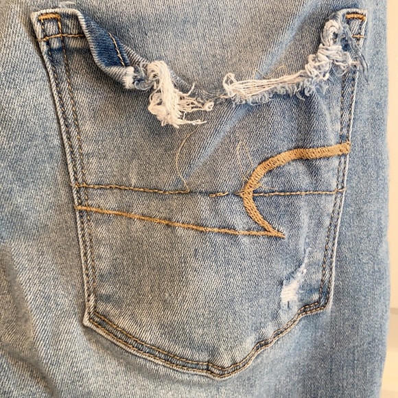 AMERICAN Eagle Sz 6 X-Long Light Denim Blue Jean Distressed Next Level Stretch - Picture 13 of 14